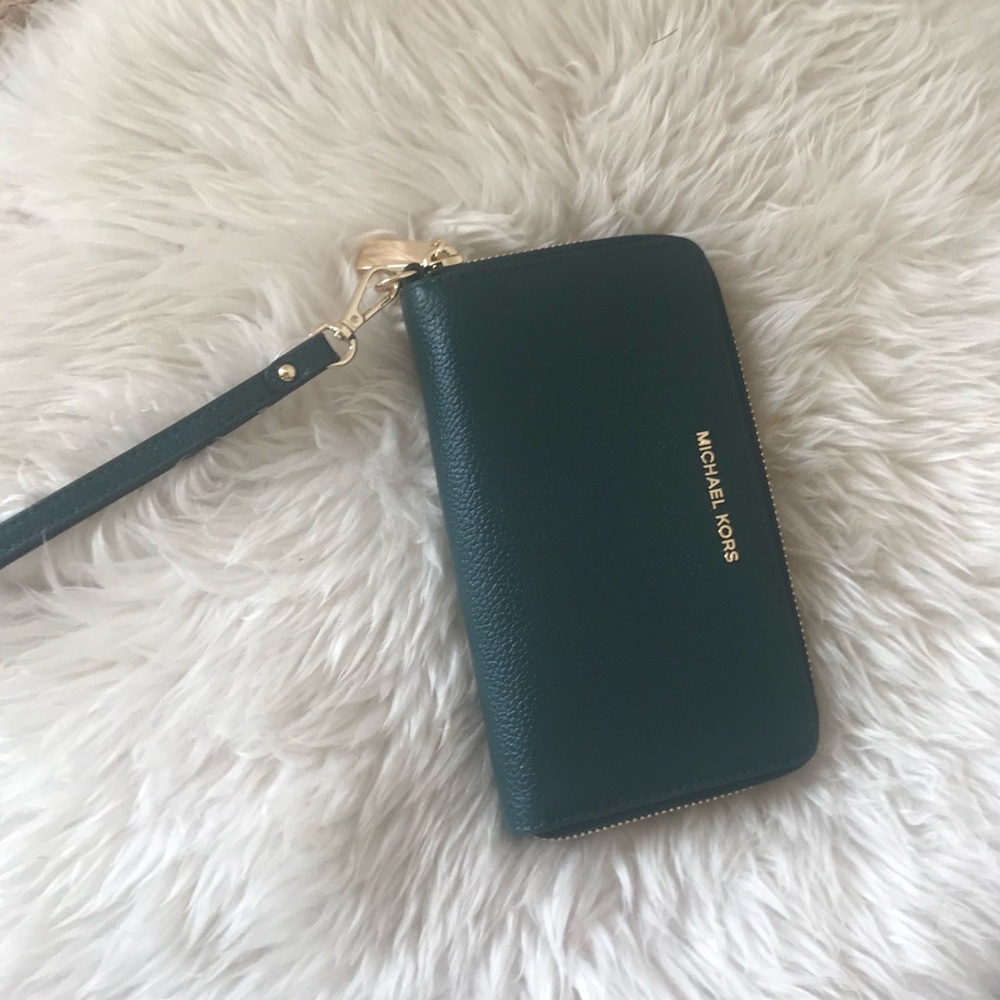 Raven in dark Atlantic Michael Kors wallet